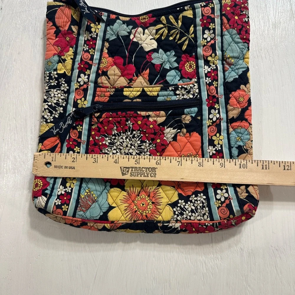 Vera Bradley Happy Snails Crossbody Shoulder Bag Retired 10 X 10.5 - Picture 3 of 9